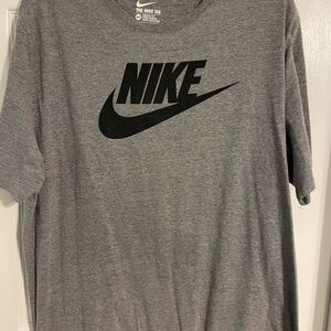 Nike Men's Heather Gray Short Sleeve Tee